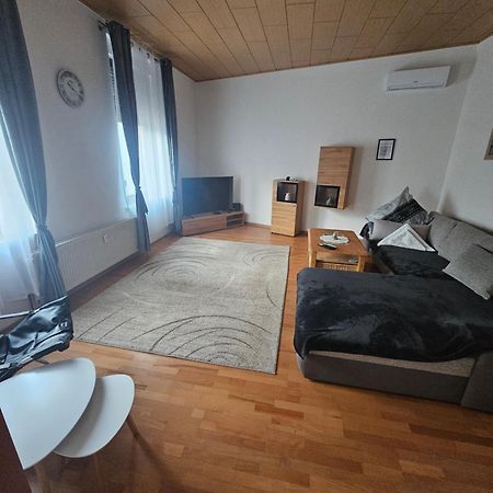Suite Toni Bernburg Luaran gambar
