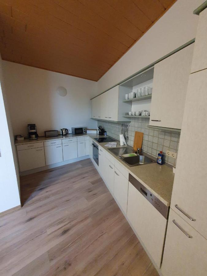 Suite Toni Bernburg Luaran gambar