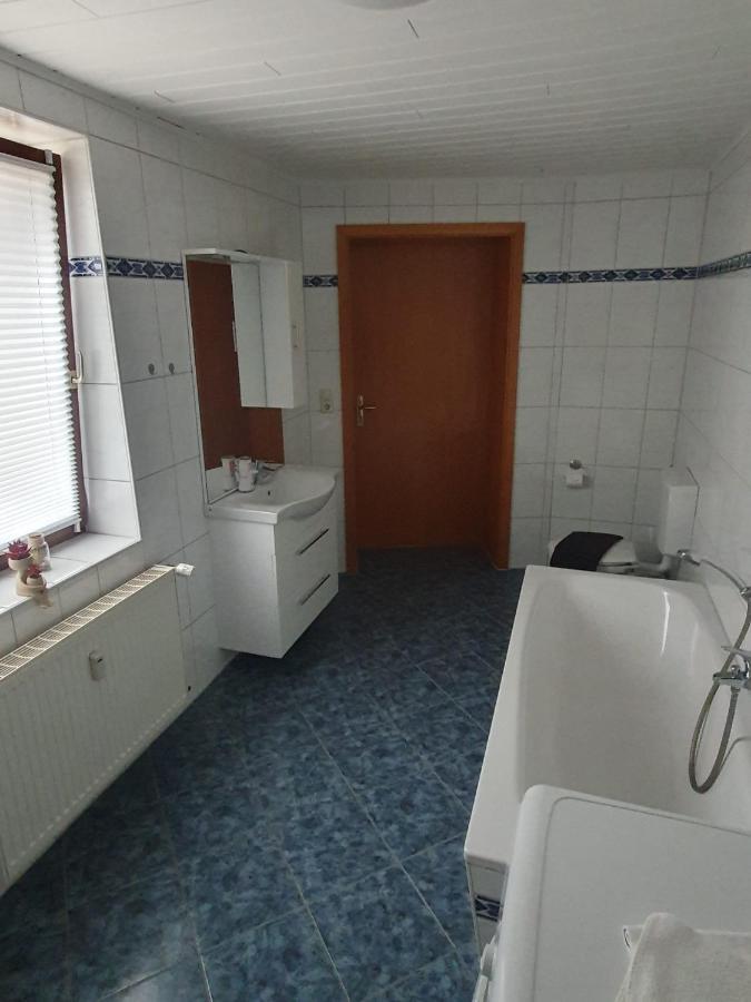 Suite Toni Bernburg Luaran gambar