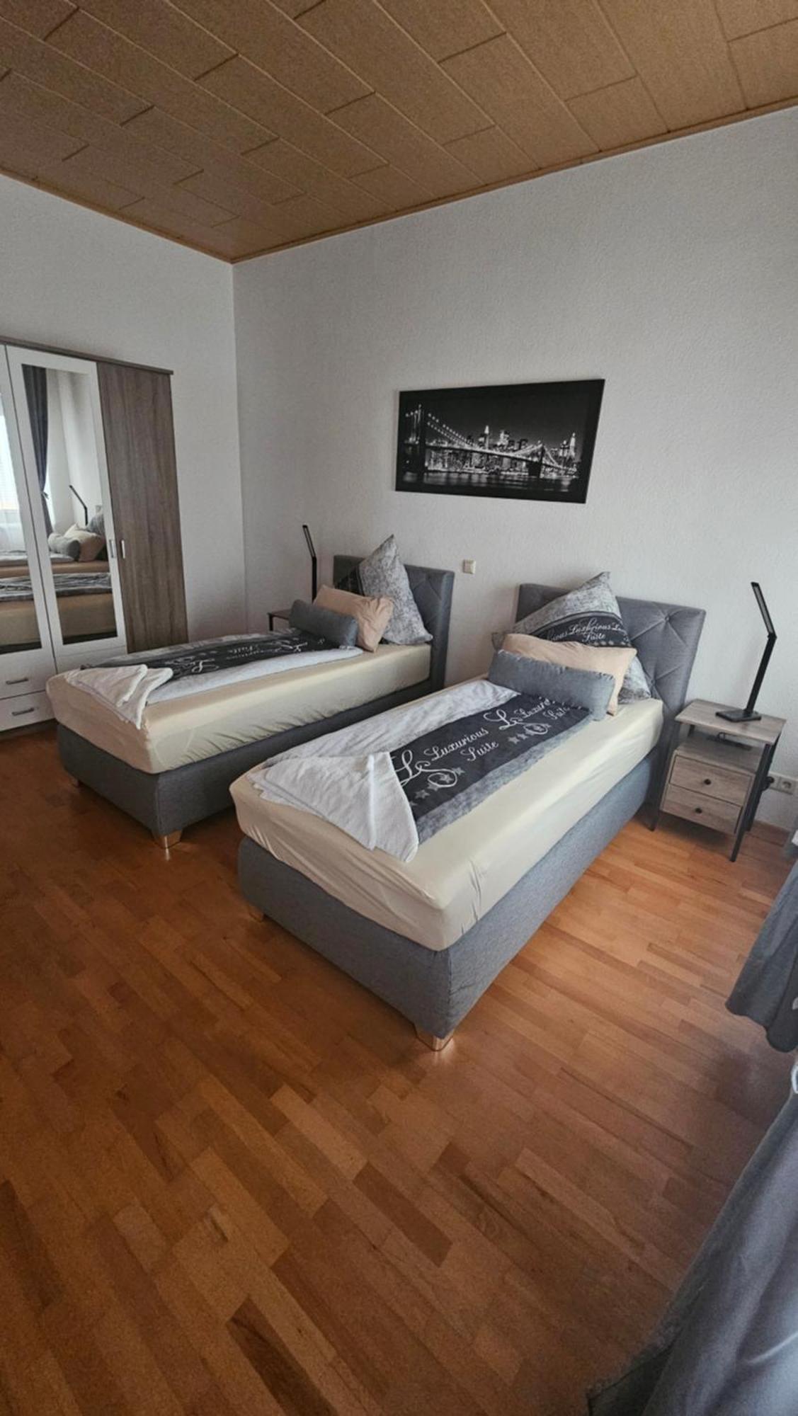 Suite Toni Bernburg Luaran gambar