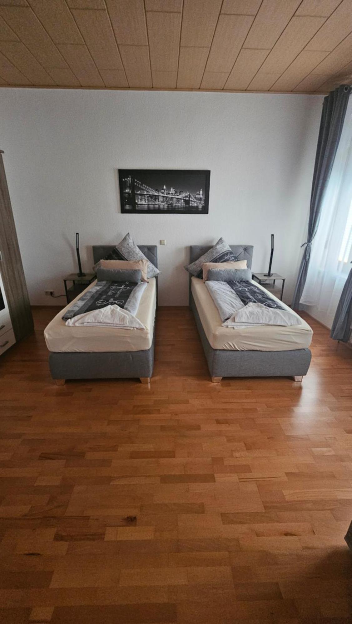 Suite Toni Bernburg Luaran gambar