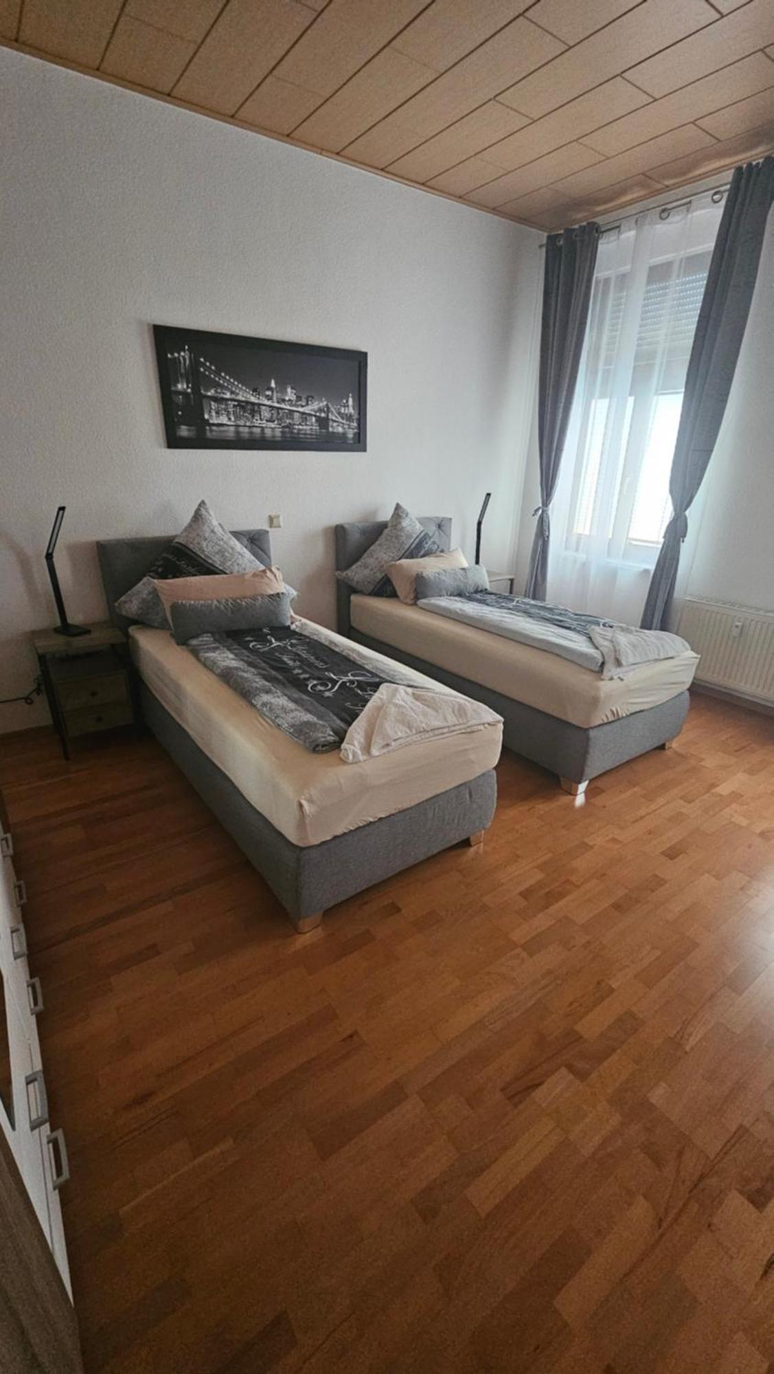 Suite Toni Bernburg Luaran gambar